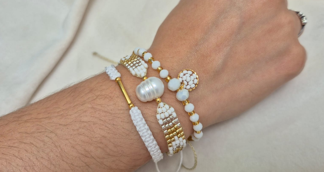 SET DE PULSERAS PERLA DORADA